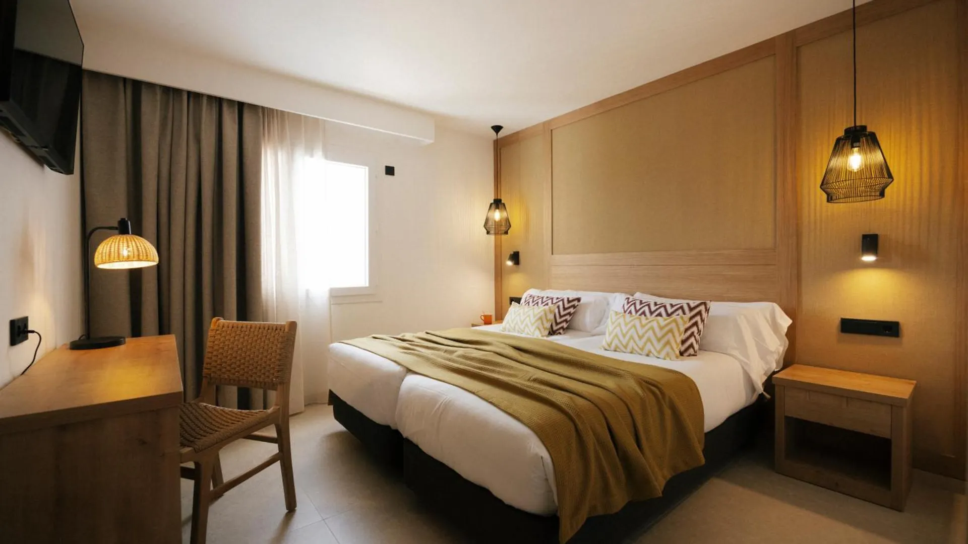 Caramelo Marina Calan Bosch - Adults Only Hotel Cala'N Bosch  4*, Cala'N Bosch (Menorca)